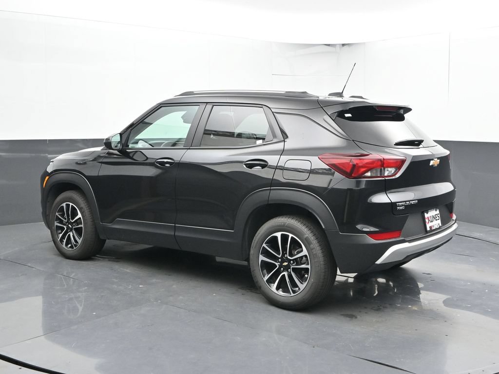 Used 2025 Chevrolet TrailBlazer LT AWD/4WD image 9