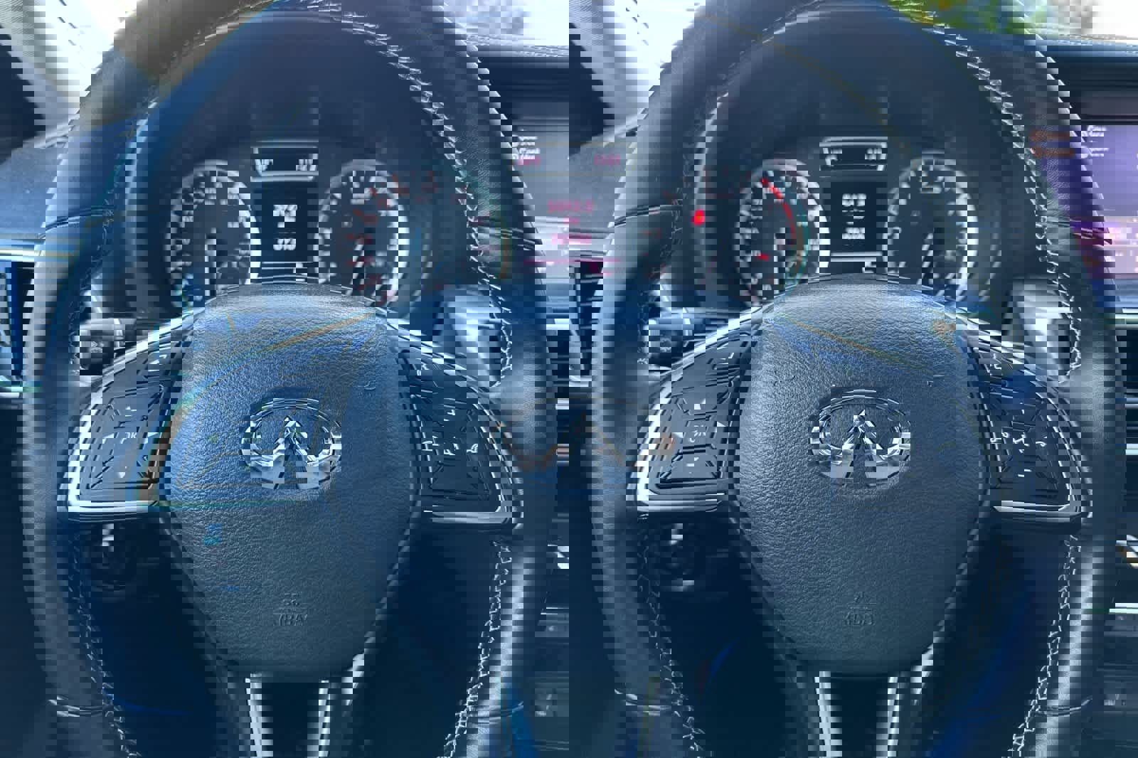 Used 2018 INFINITI QX30 Luxury image 25