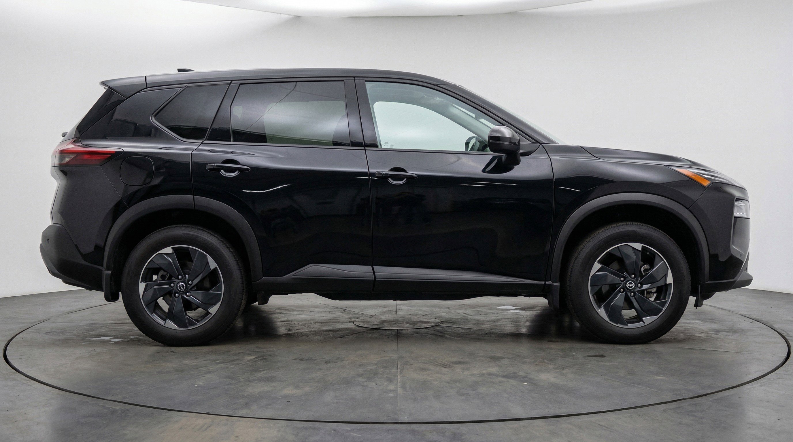 Used 2025 Nissan Rogue SV image 11