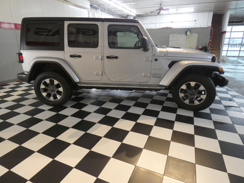 Used 2022 Jeep Wrangler Unlimited Sahara w/ Cold Weather Group AWD/4WD image 4