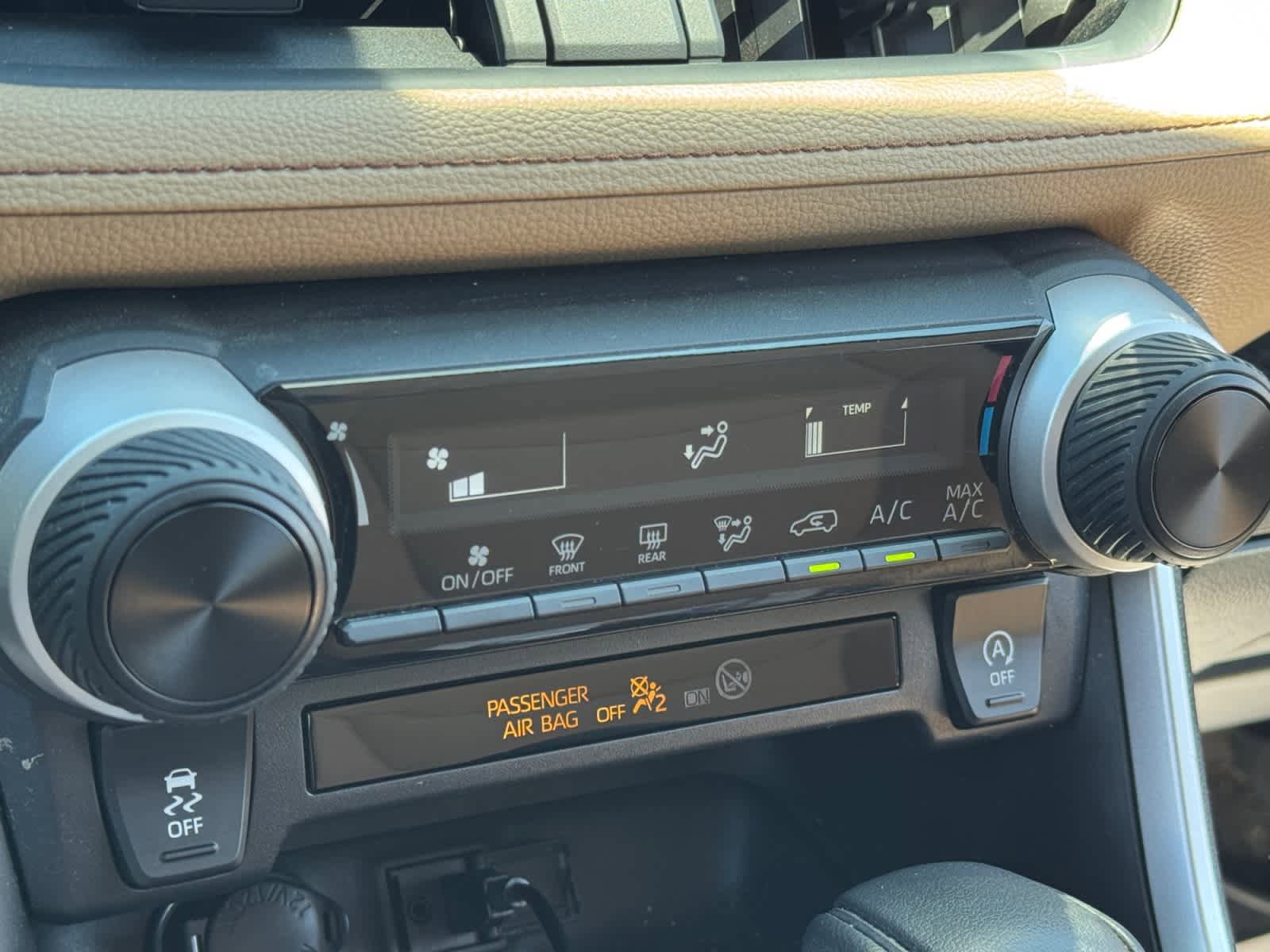 Used 2019 Toyota RAV4 LE w/ All Weather Liner Package AWD/4WD image 19