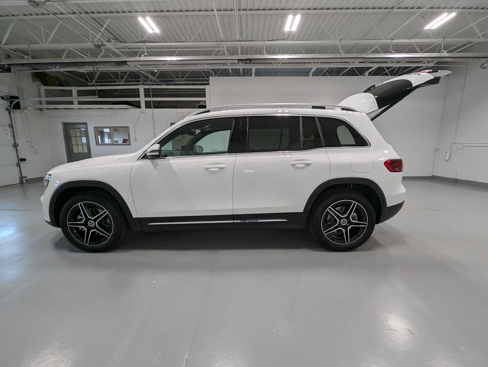 New 2026 Mercedes-Benz GLB 250 4MATIC image 10