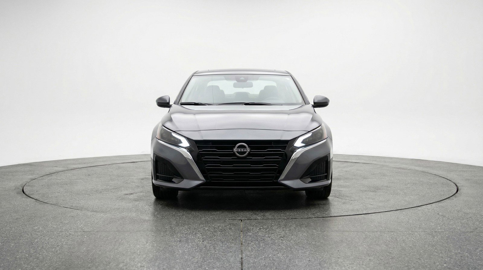 Used 2025 Nissan Altima 2.5 SV FWD image 2