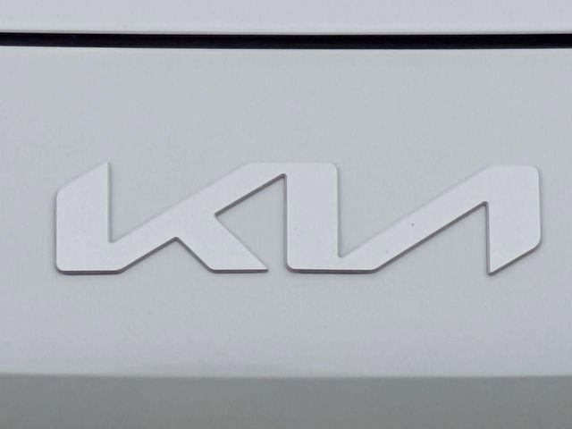 Used 2023 Kia Forte LXS FWD image 9