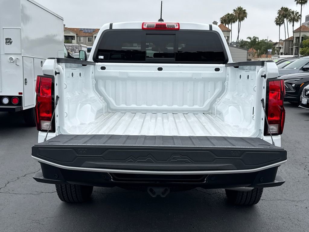 Used 2025 Chevrolet Colorado W/T RWD image 9