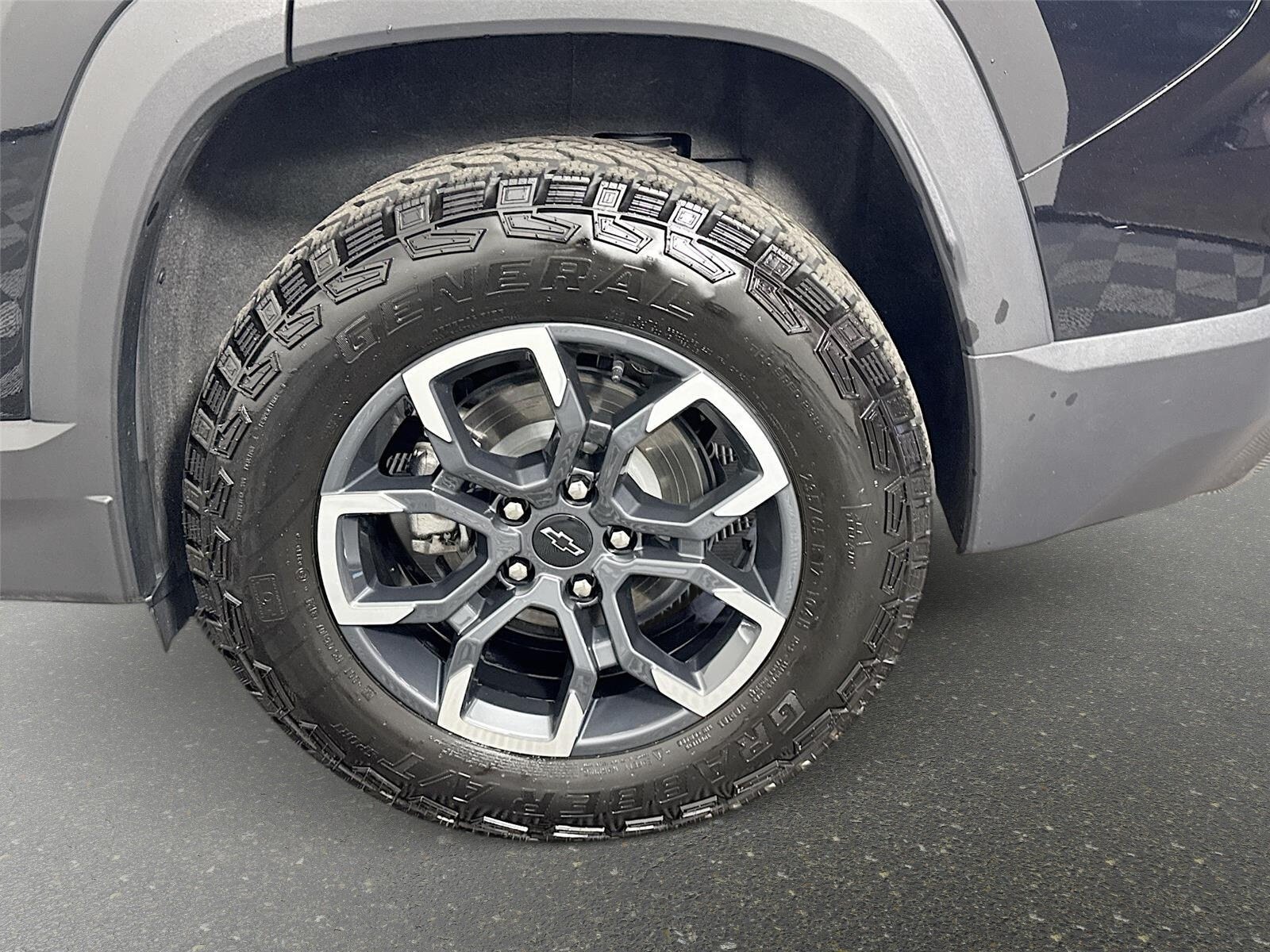 Certified 2025 Chevrolet Equinox ACTIV w/ Safety and Technology Package AWD/4WD image 32