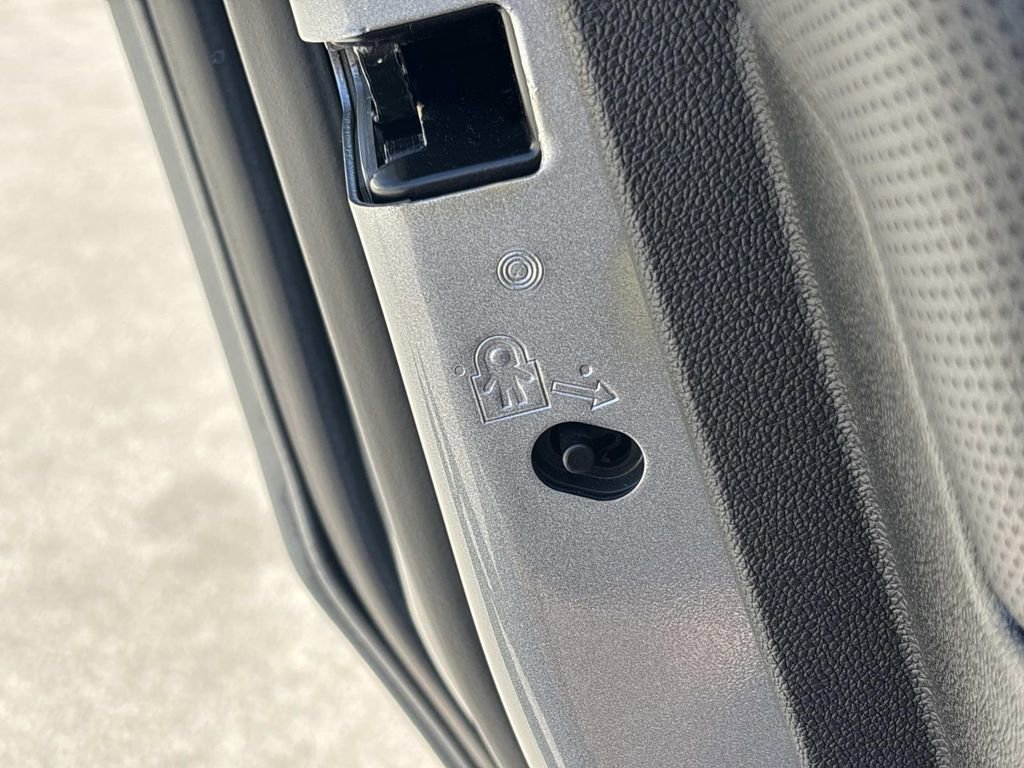 Used 2023 GMC Yukon SLT image 12