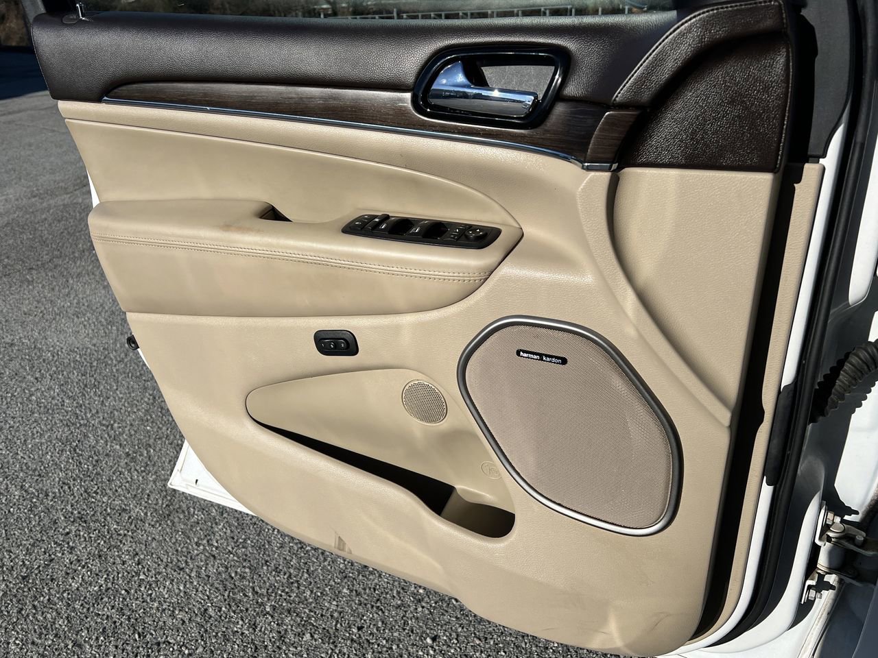 Used 2020 Jeep Grand Cherokee Overland image 25