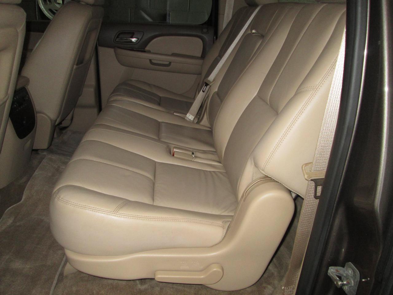 Used 2012 Chevrolet Suburban LT AWD/4WD image 33
