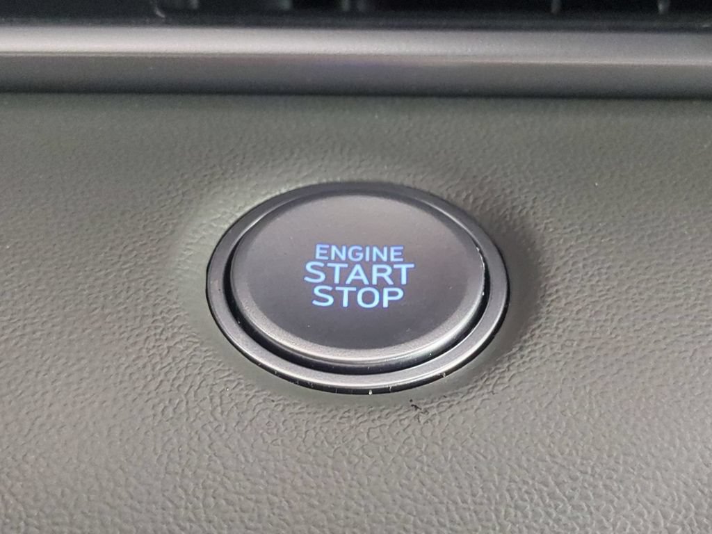 Used 2025 Hyundai Elantra Sport FWD image 34