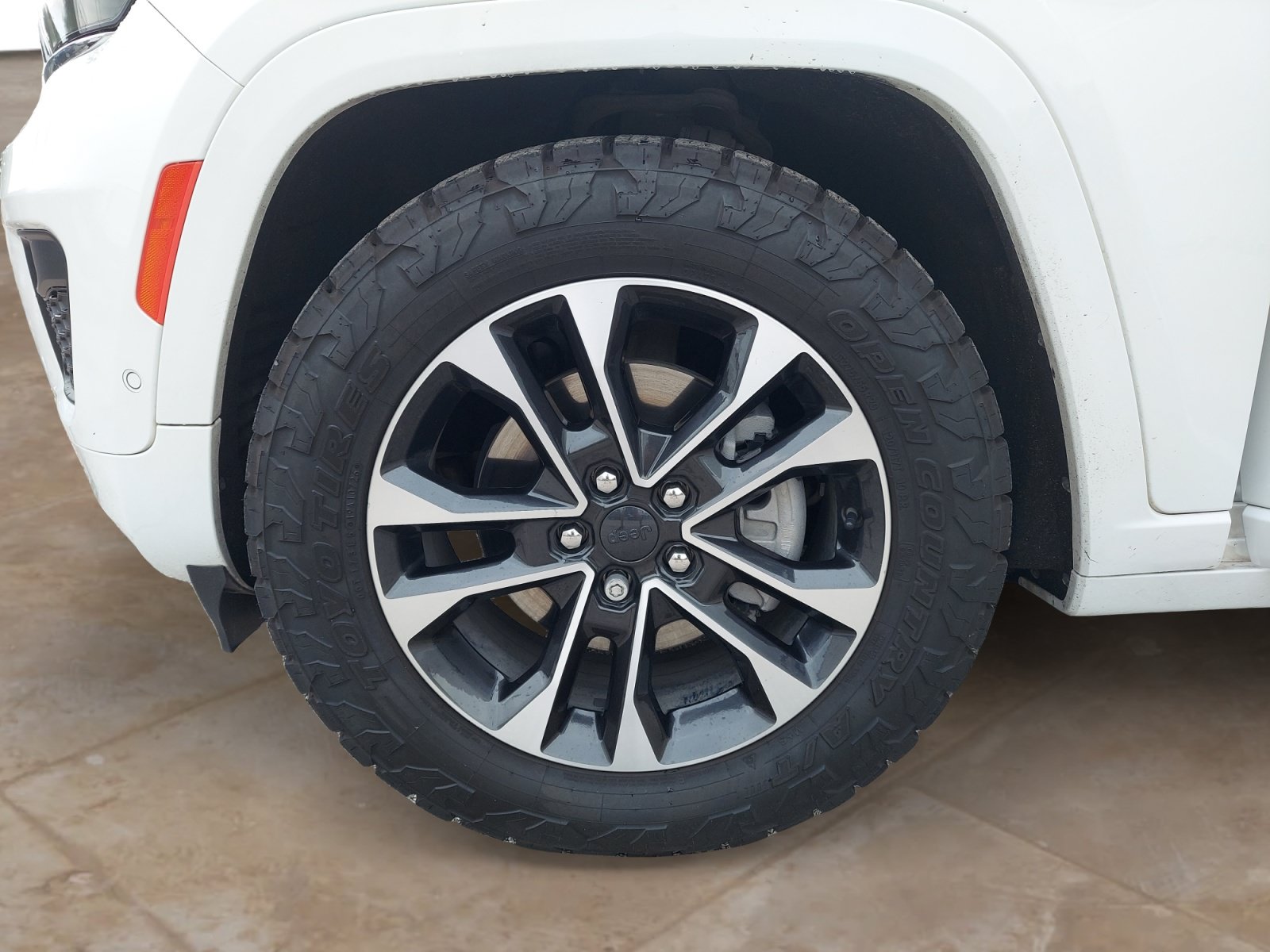 Used 2023 Jeep Grand Cherokee L Overland AWD/4WD image 31