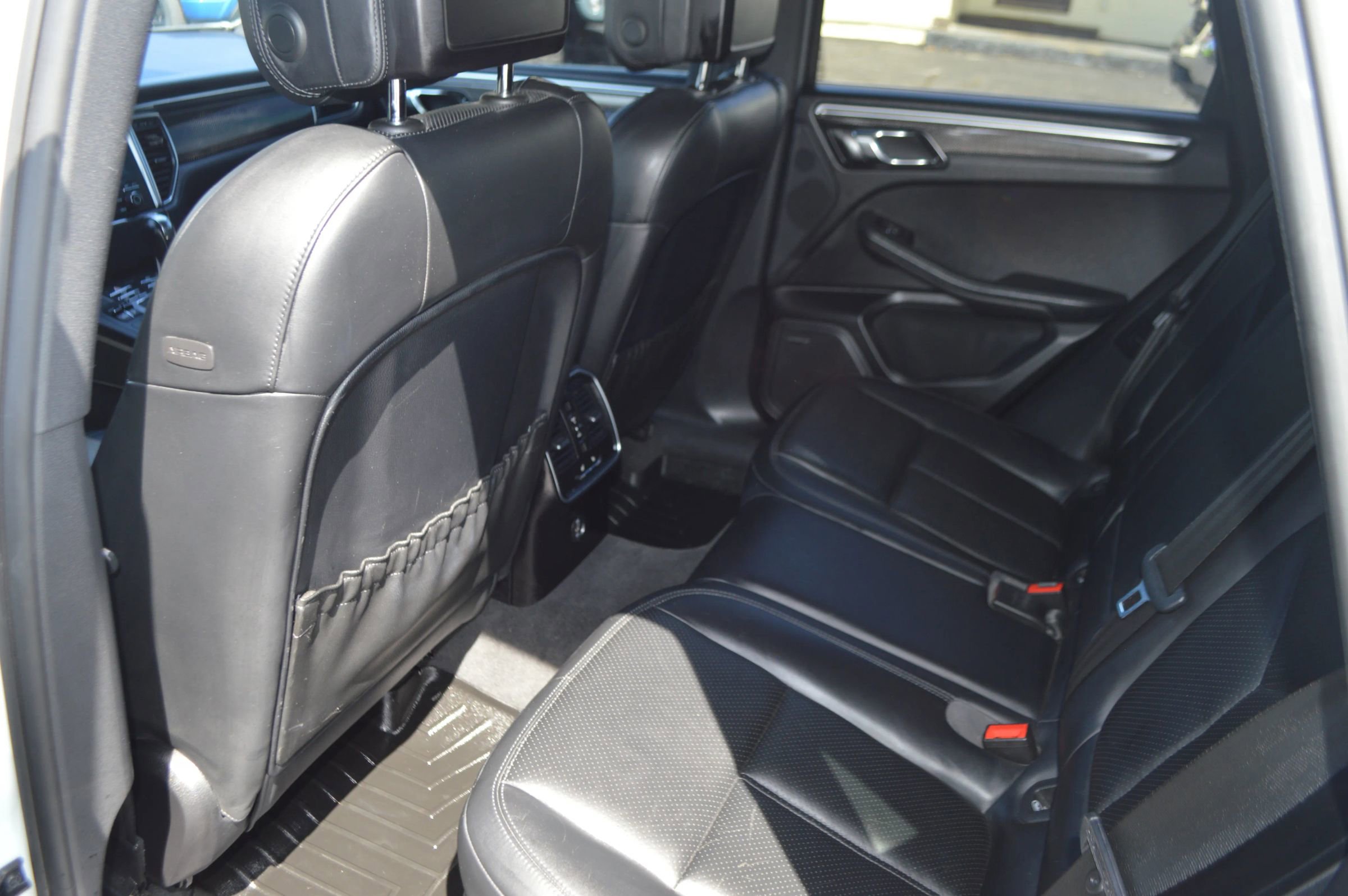 Used 2017 Porsche Macan S image 19