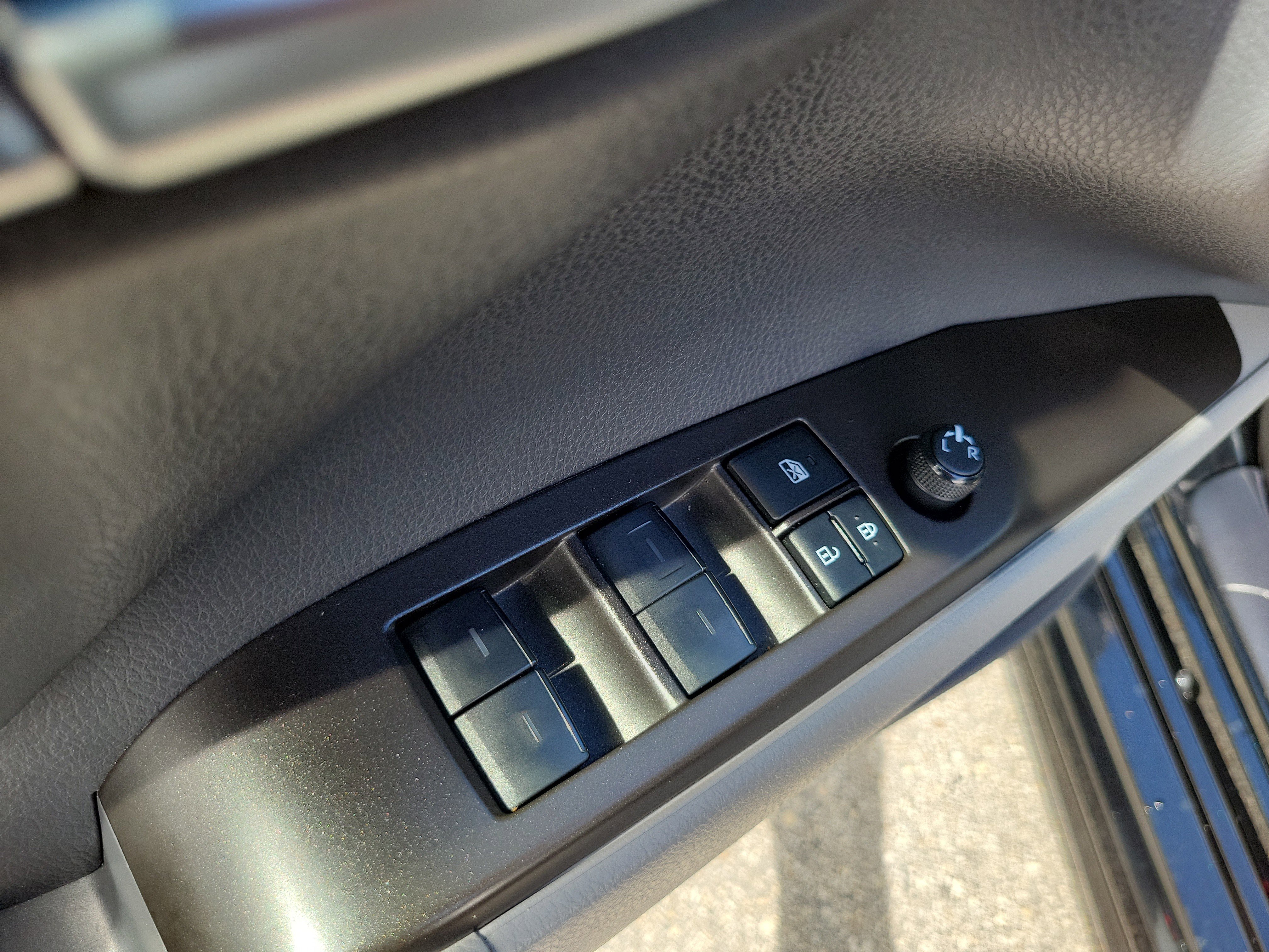 Used 2024 Toyota Camry SE image 22