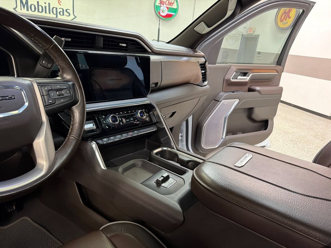 Used 2024 GMC Sierra 3500 Denali w/ Denali Reserve Package AWD/4WD image 31