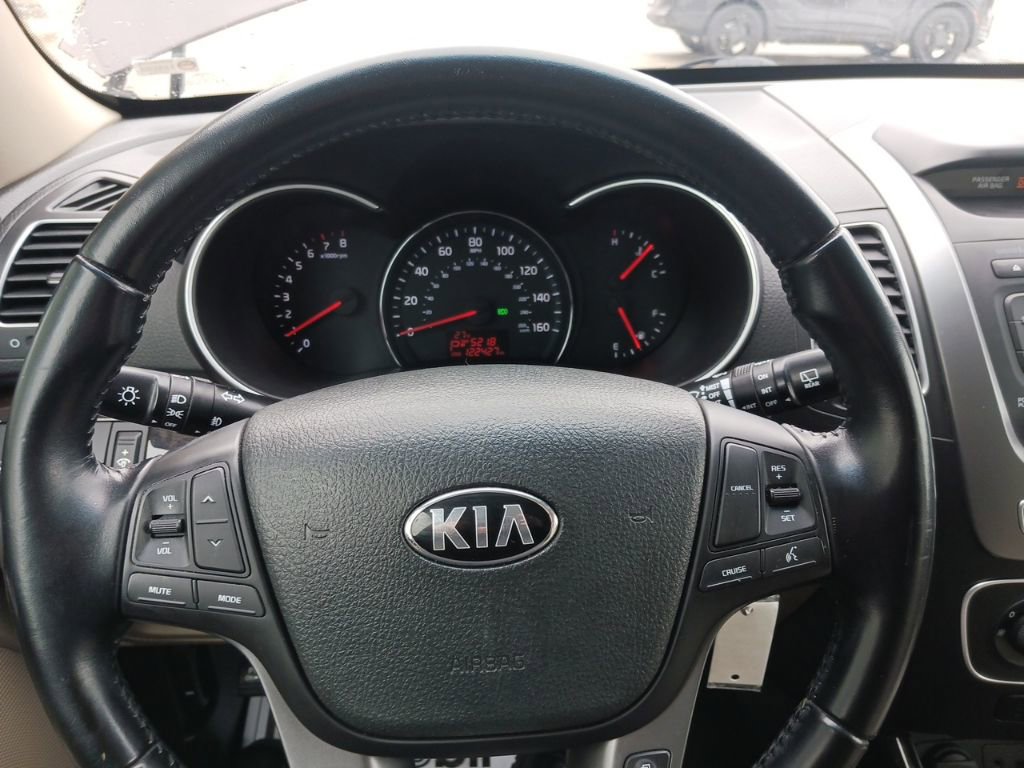 Used 2015 Kia Sorento LX image 4