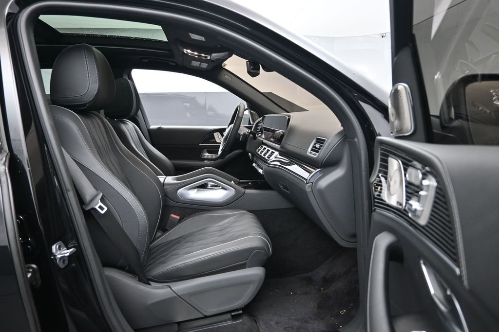 Used 2024 Mercedes-Benz Maybach GLS 600 4MATIC image 31
