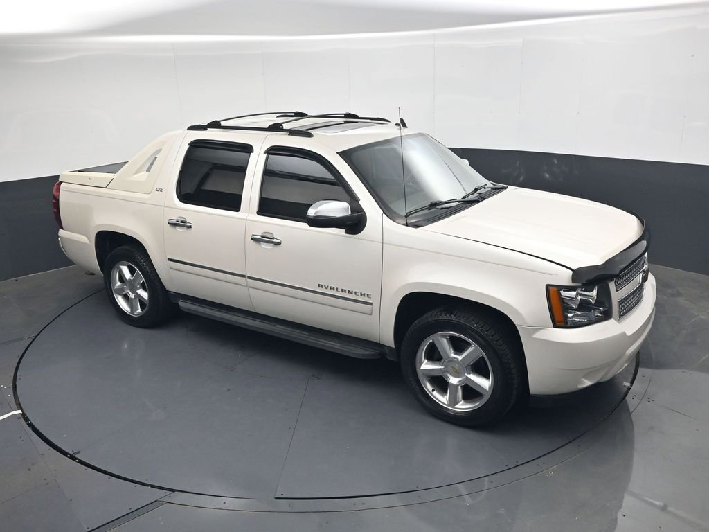 Used 2011 Chevrolet Avalanche LTZ AWD/4WD image 15