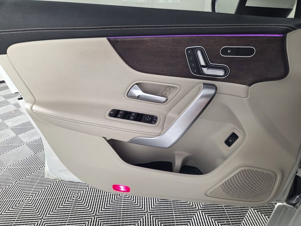 Used 2023 Mercedes-Benz CLA 250 4MATIC w/ Premium Package image 23