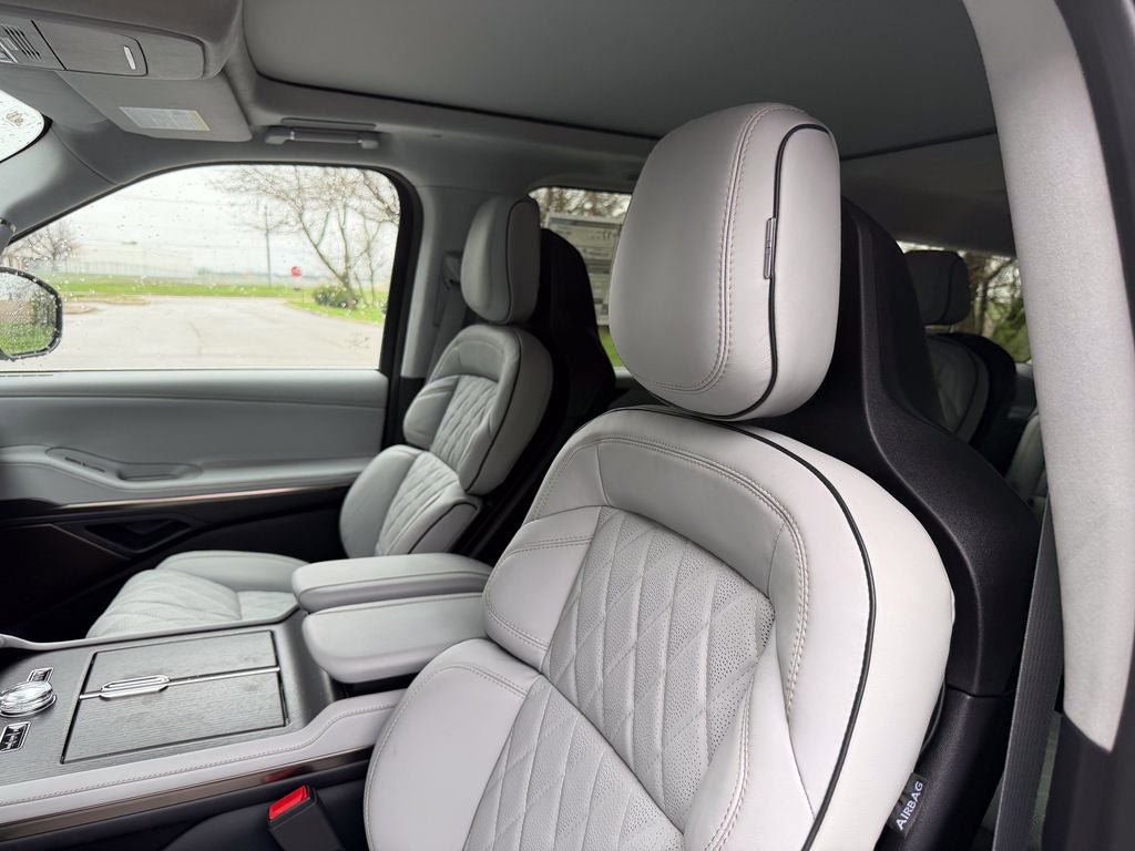 New 2026 Lincoln Navigator Black Label AWD/4WD image 11
