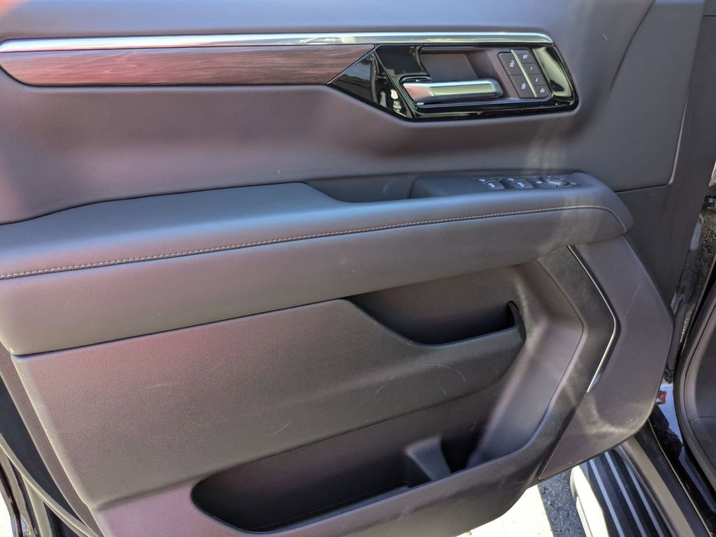 Used 2025 Chevrolet Tahoe LT AWD/4WD image 16