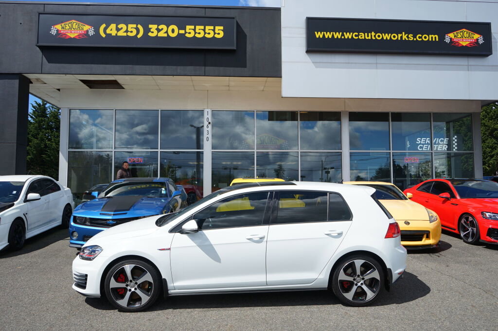 Used 2017 Volkswagen GTI SE FWD image 2