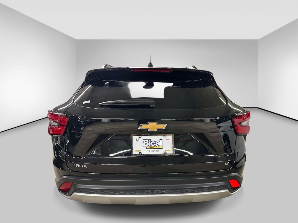 Used 2024 Chevrolet Trax LT w/ Driver Confidence Package FWD image 4