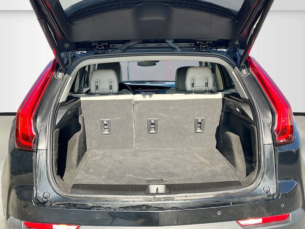 Used 2023 Cadillac XT4 Luxury w/ Cold Weather Package AWD/4WD image 28