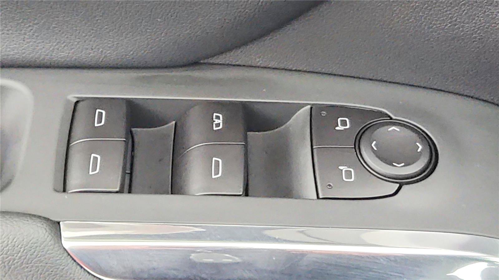 Used 2026 Chevrolet Traverse LT image 11