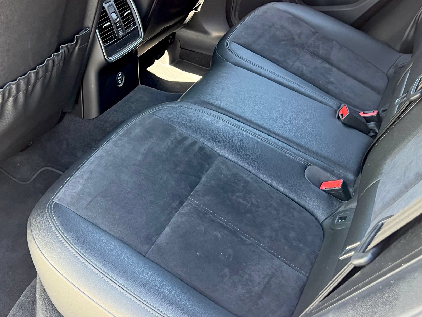 Used 2018 Porsche Macan AWD/4WD image 18