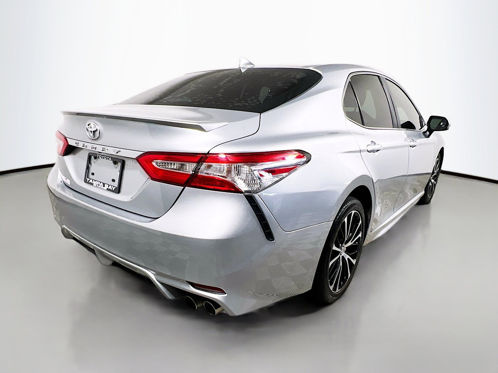 Used 2020 Toyota Camry SE image 4