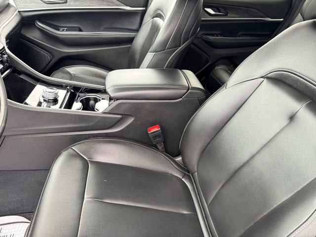 Certified 2023 Jeep Grand Cherokee Limited w/ Black Appearance Package AWD/4WD image 23