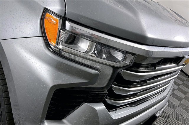 Used 2024 Chevrolet Silverado 1500 High Country w/ Technology Package image 32