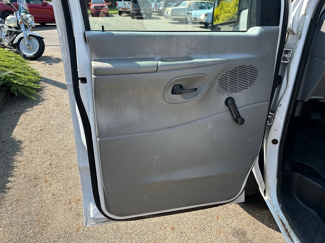 Used 2003 Ford E-150 and Econoline 150 RWD image 15