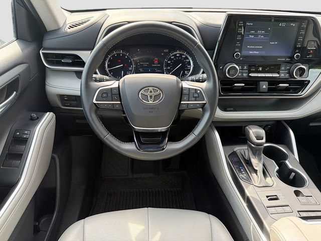 Used 2021 Toyota Highlander XLE AWD/4WD image 21