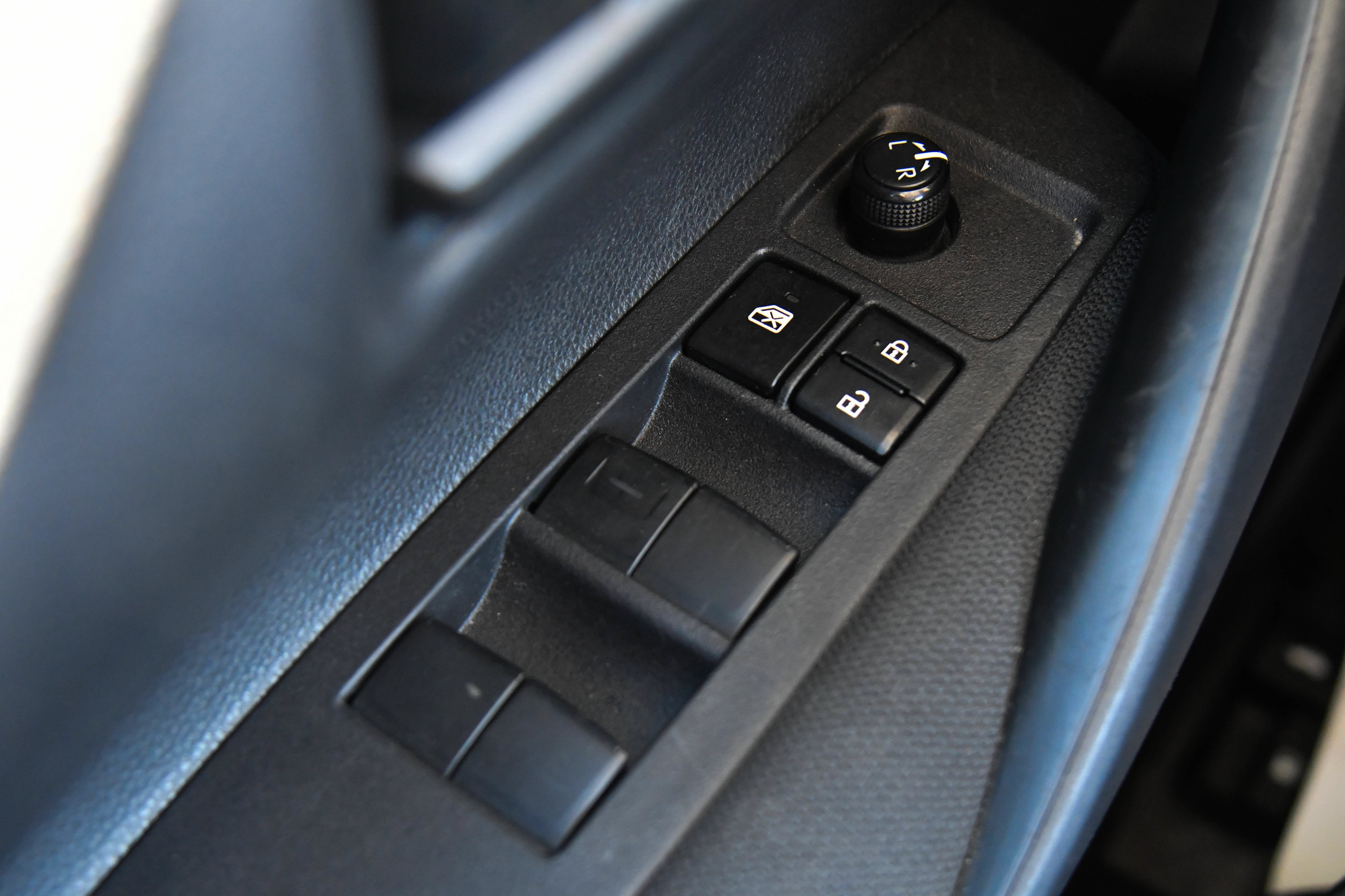 Used 2025 Toyota Corolla LE FWD image 32