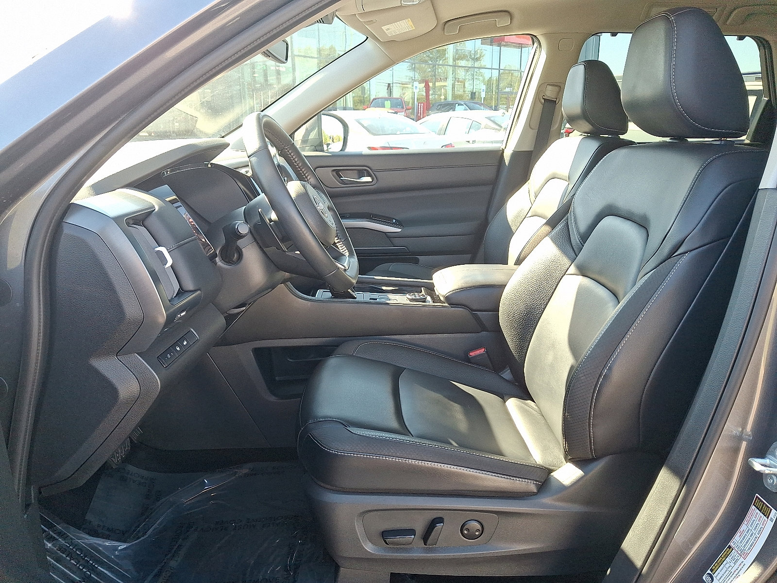 Certified 2024 Nissan Pathfinder SL image 15