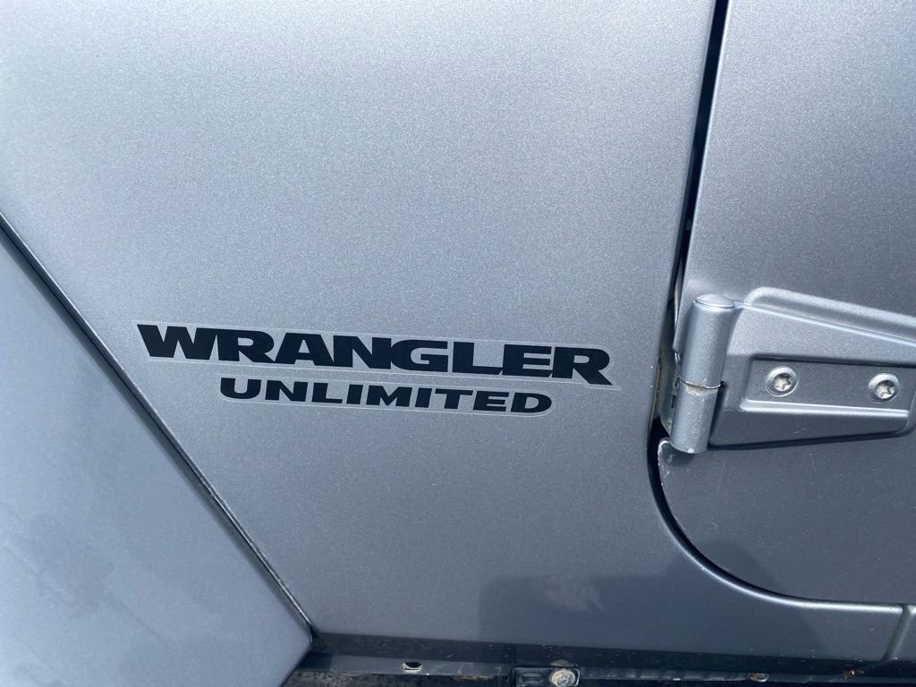 Used 2013 Jeep Wrangler Unlimited Rubicon w/ Connectivity Group AWD/4WD image 31