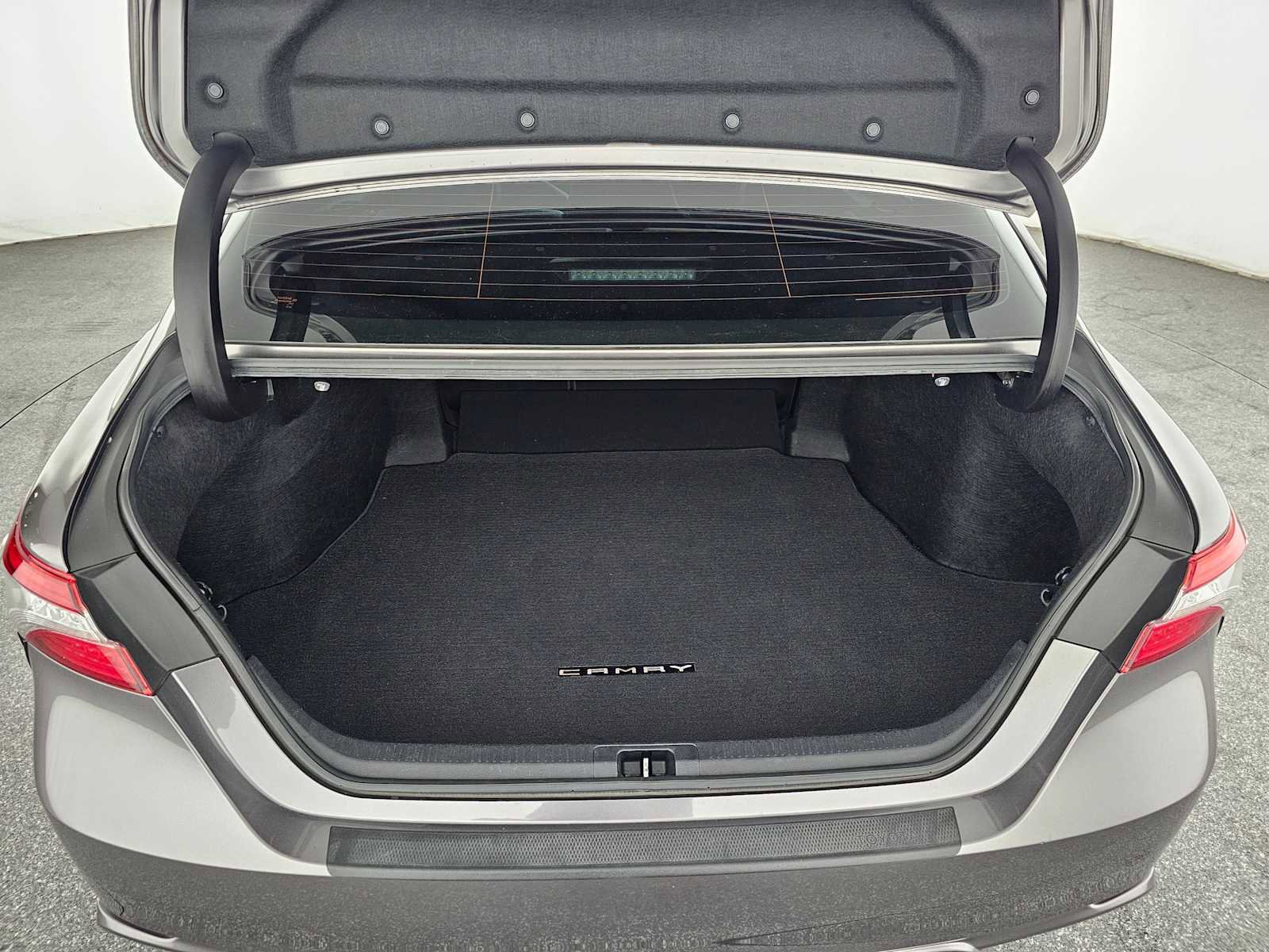 Used 2019 Toyota Camry XSE image 14