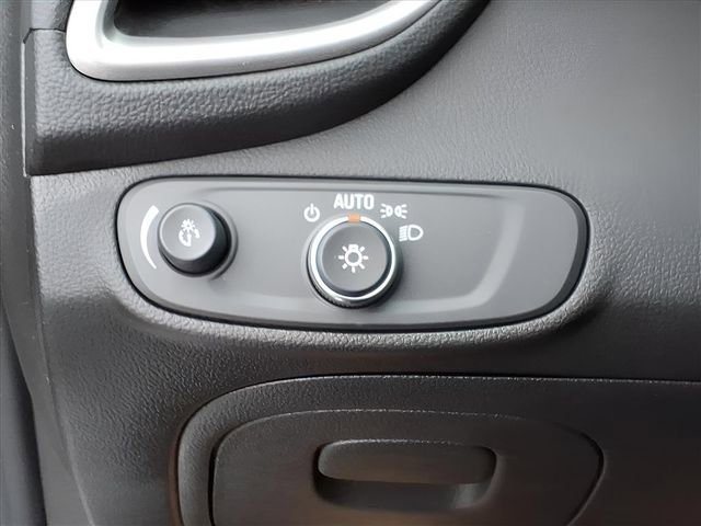 Used 2022 Chevrolet Trax LT w/ LT Convenience Package image 20