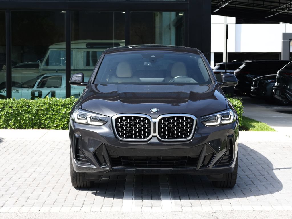 Used 2025 BMW X4 xDrive30i AWD/4WD image 3