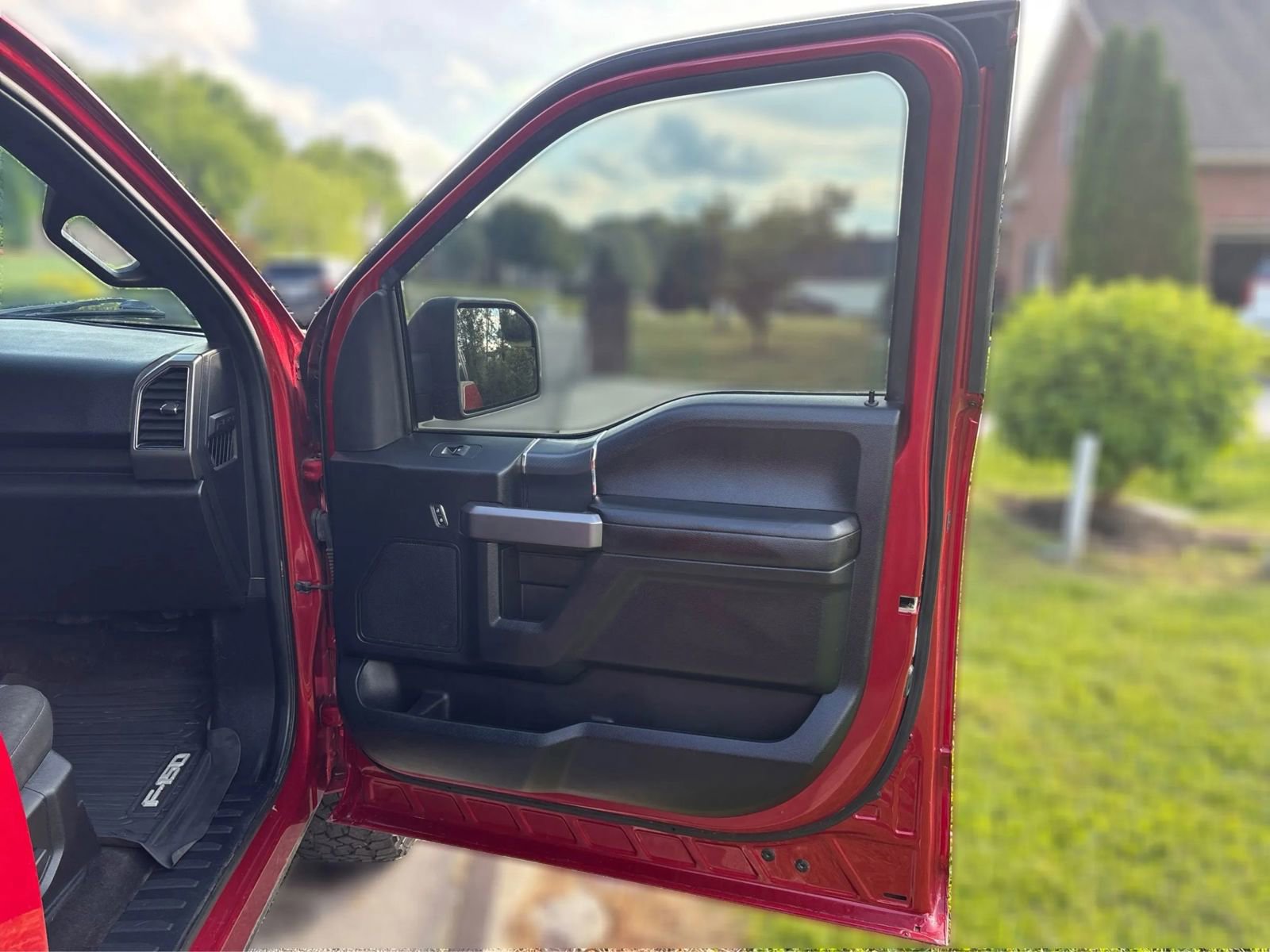 Used 2020 Ford F150 XLT w/ Equipment Group 302A Luxury AWD/4WD image 22