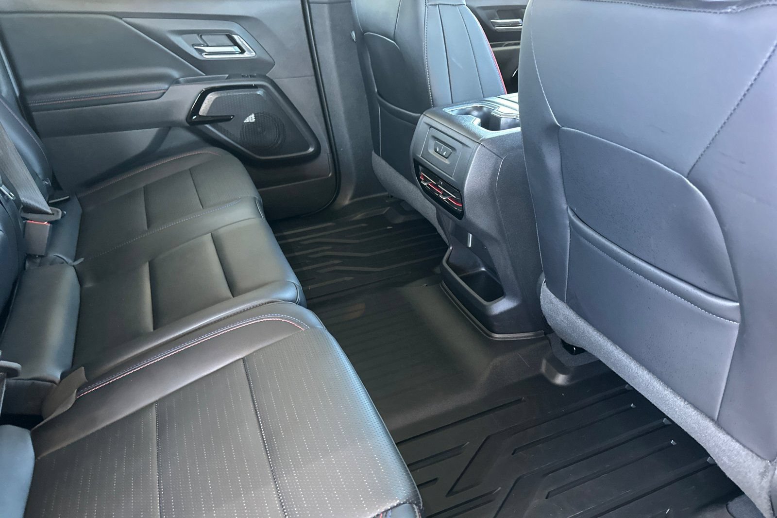 Used 2025 Chevrolet Silverado EV RST AWD/4WD image 23