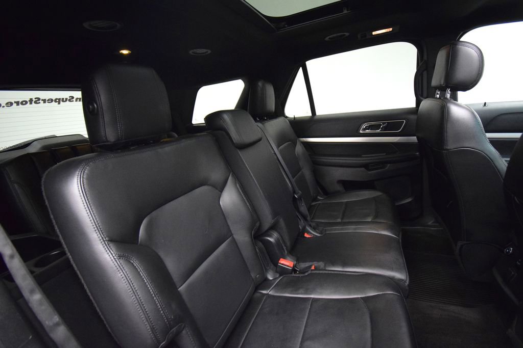 Used 2016 Ford Explorer XLT w/ Equipment Group 202A AWD/4WD image 26