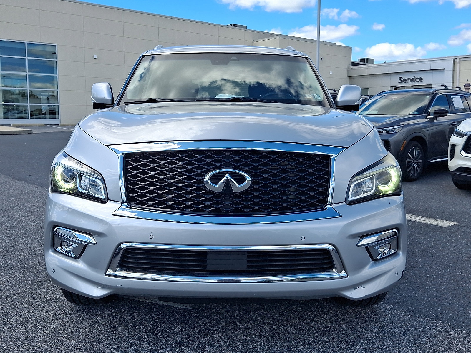 Used 2017 INFINITI QX80 4WD w/ Driver Assistance Package image 2