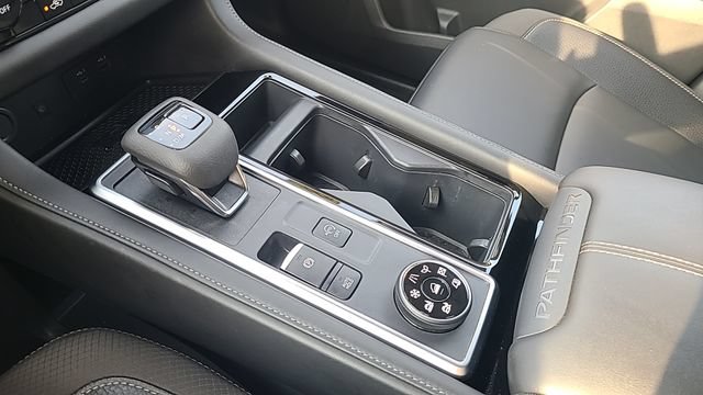 Used 2025 Nissan Pathfinder SL AWD/4WD image 20