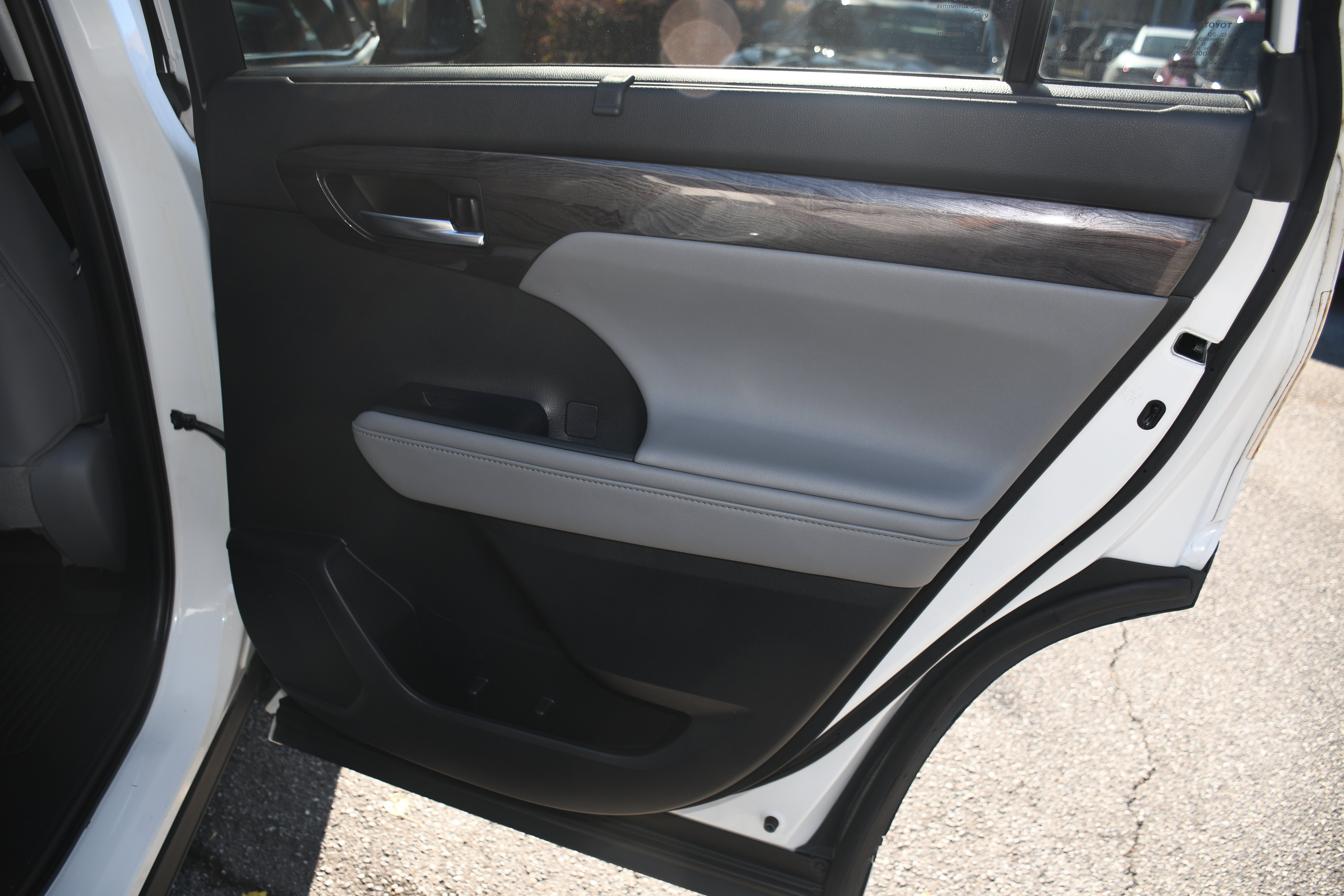 Used 2021 Toyota Highlander Platinum image 22