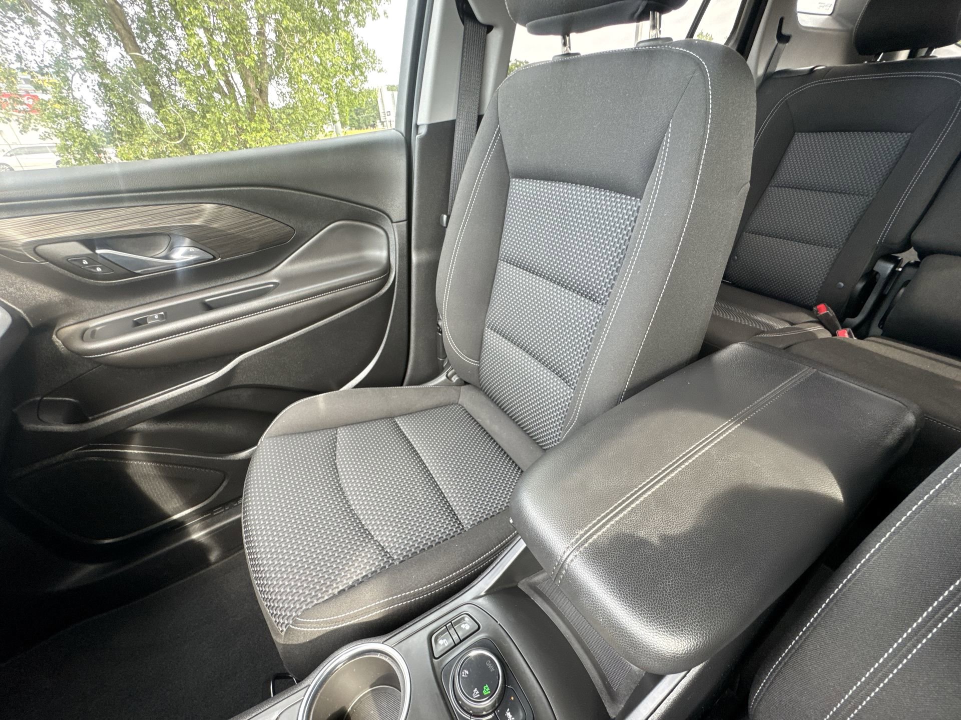 Used 2023 GMC Terrain SLE w/ Driver Convenience Package AWD/4WD image 21