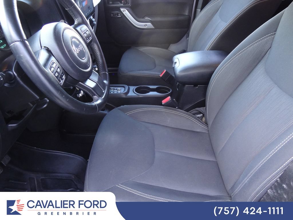 Used 2016 Jeep Wrangler Sahara w/ Connectivity Group AWD/4WD image 6
