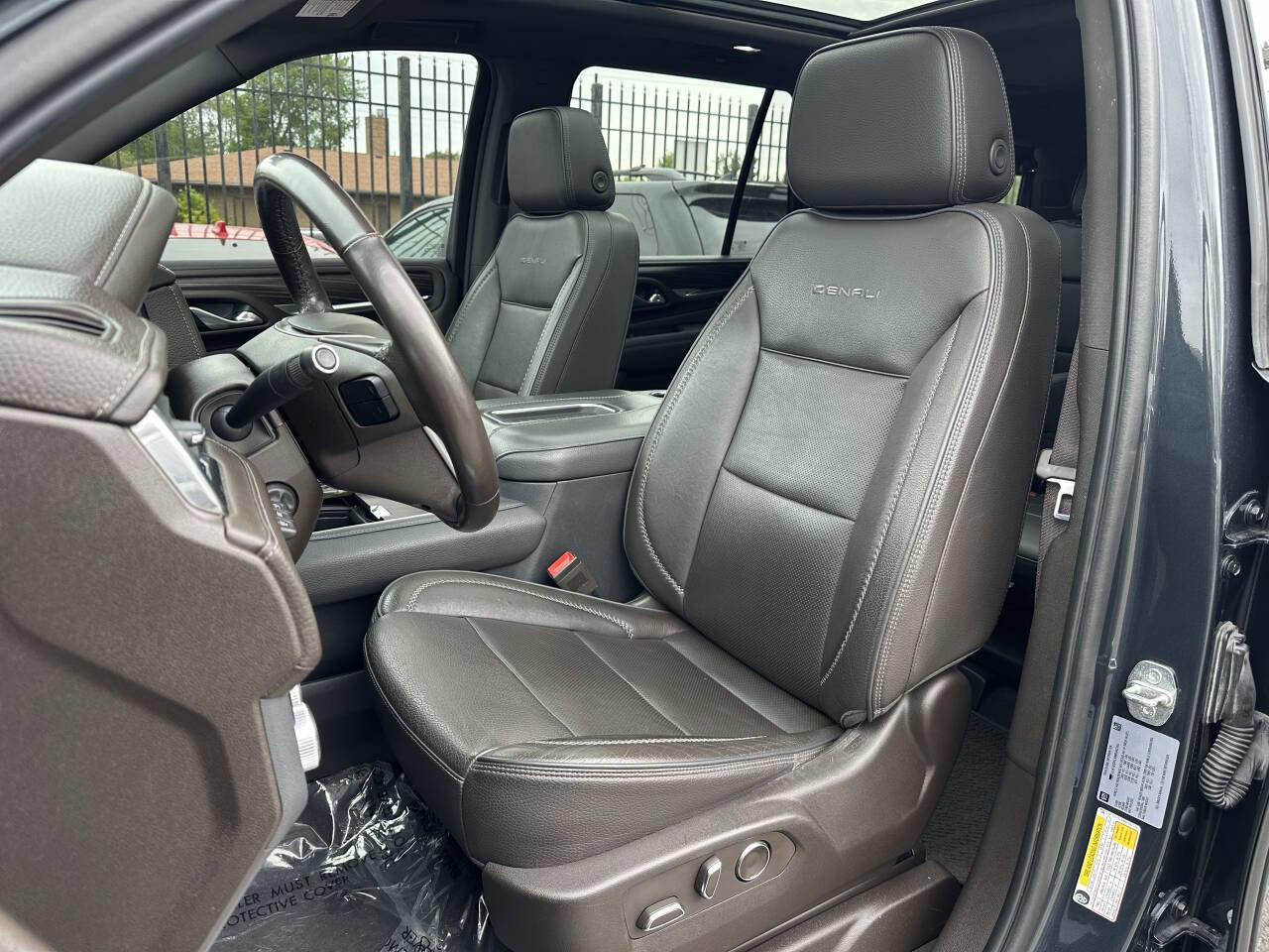 Used 2021 GMC Yukon Denali w/ Denali Premium Package image 30