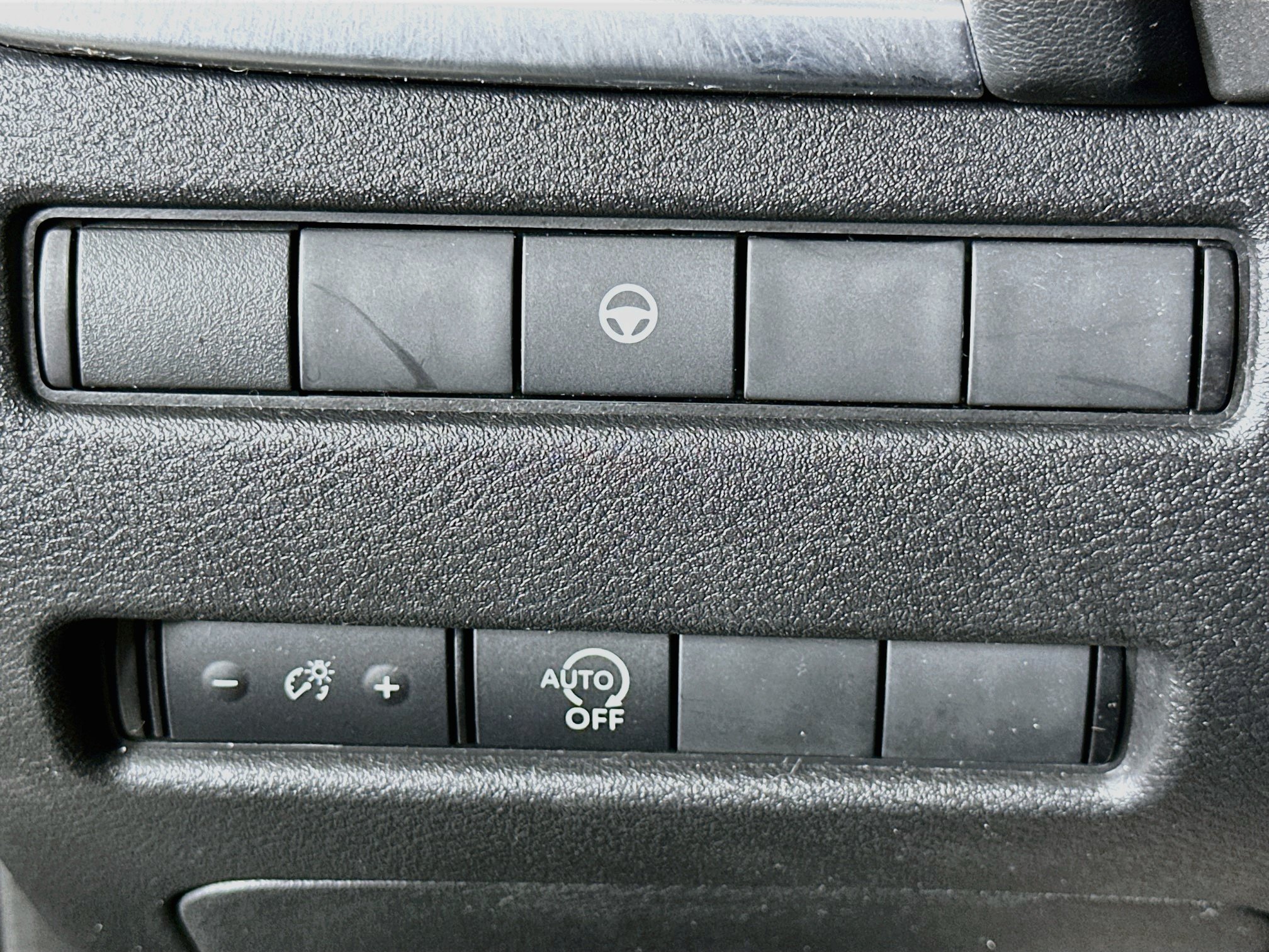 Used 2023 Nissan Rogue SV AWD/4WD image 17